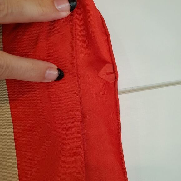 BURBERRY Mulberry Silk Twill Cape - Picture 13 of 15